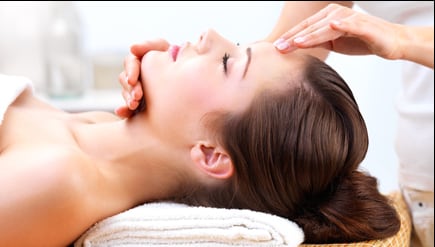 Entspannende Gesichtsmassage